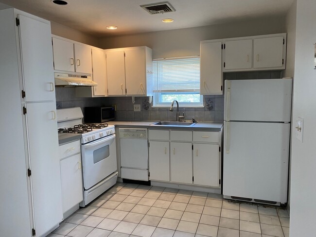 Building Photo - 15 Wave Ave