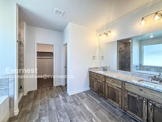 Building Photo - 8507 Glade Dr