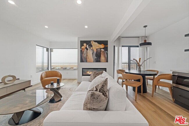 Building Photo - 3305 Ocean Front Walk