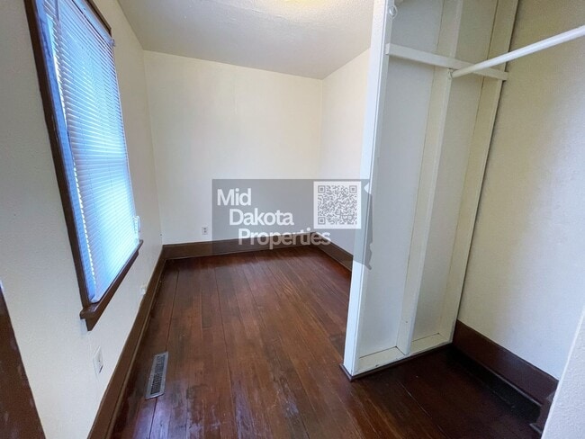 Building Photo - 601 S Lawler- 2 Bedroom House