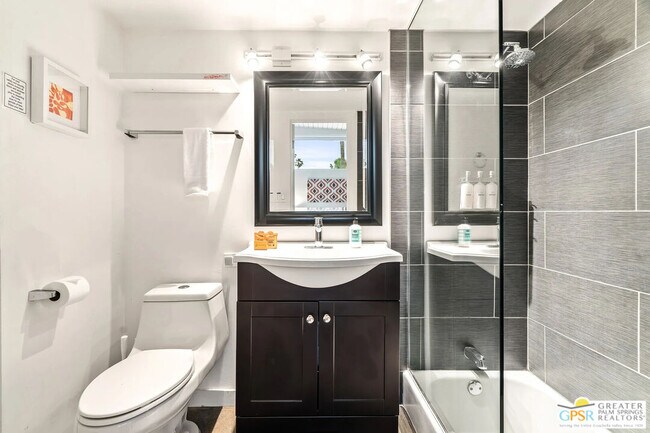 Building Photo - 400 E Glen Cir S