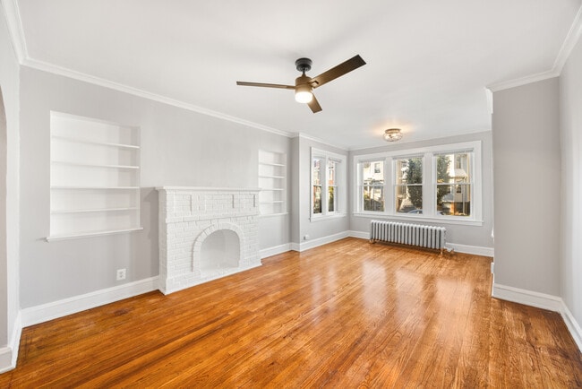 Primary Photo - 2443 W Gunnison St