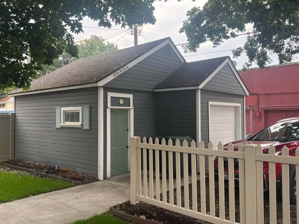 Building Photo - 118 E Wallace Ave