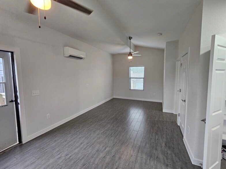 Building Photo - 7406 Geneva Dr