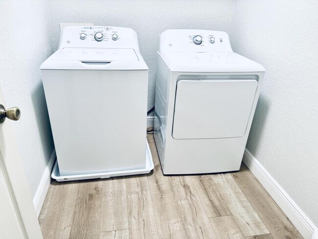 Building Photo - 2983 Ashland Ln S