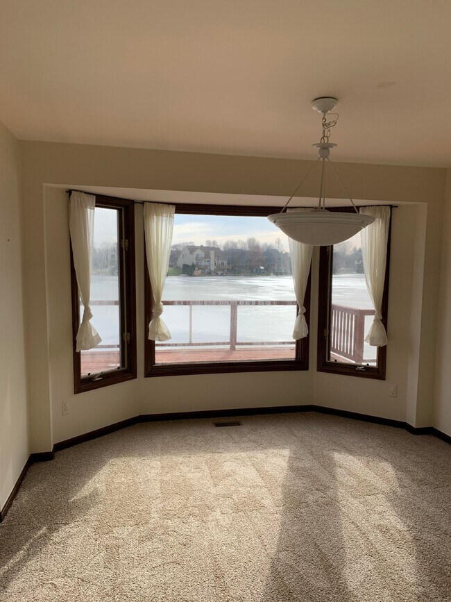 Building Photo - 1698 Mackwood Rd