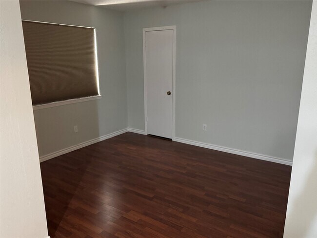 Building Photo - 18515 Sweetmeadow Dr