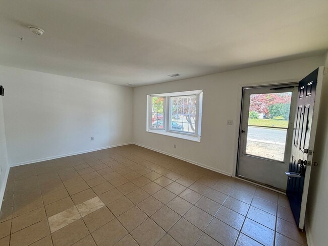 Building Photo - 68 Village Dr