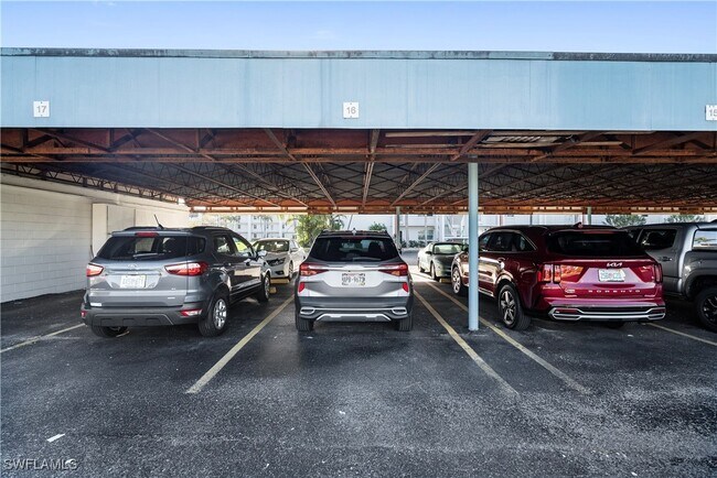 Building Photo - 1700 Pine Valley Dr
