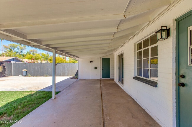 Building Photo - 1812 S Shafer Dr