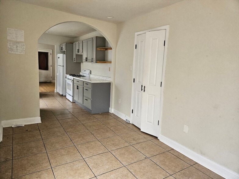 Building Photo - 5716 Warrington Dr