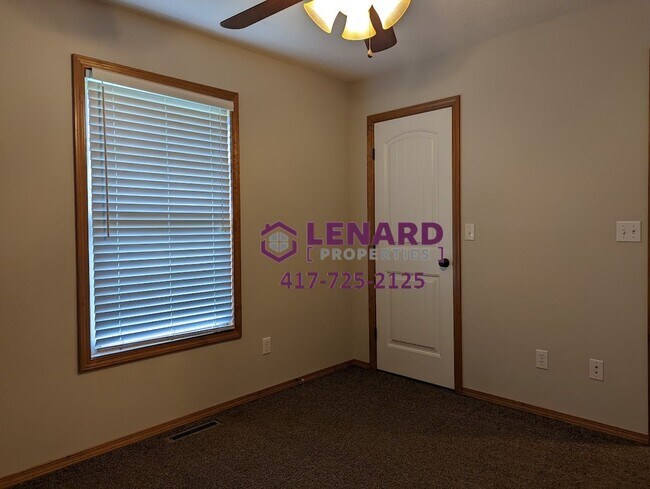 Building Photo - Spacious 3 Bedroom Home Ready for Move In!