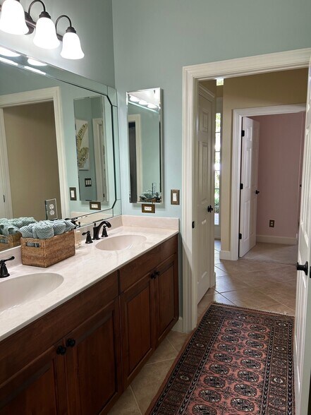 Bathroom shared for bedroom 2 & 3 - 20099 Seadale Ct