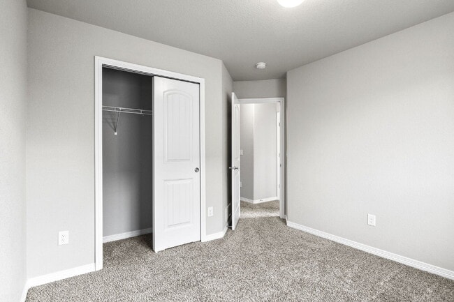 Building Photo - Gorgeous home with a finished basement, 3-...