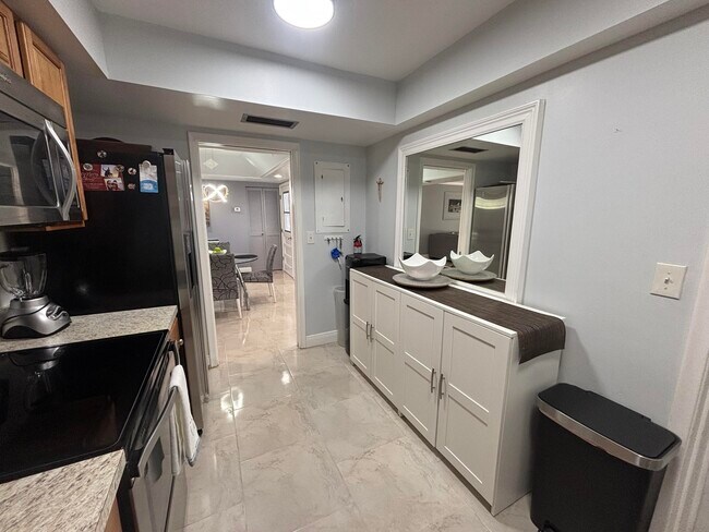 Building Photo - 1705 Presidential Way