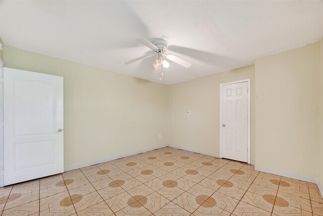 Building Photo - 968 Garapan St