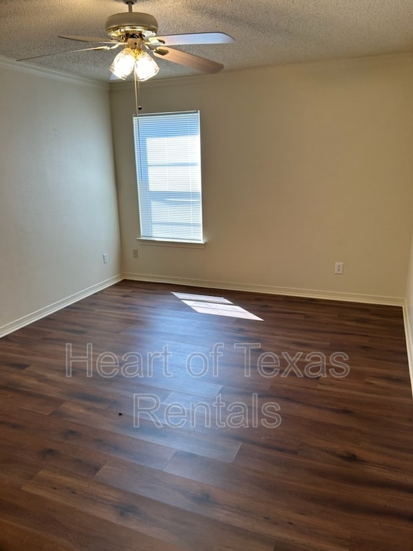 Building Photo - 822 N Avenue F