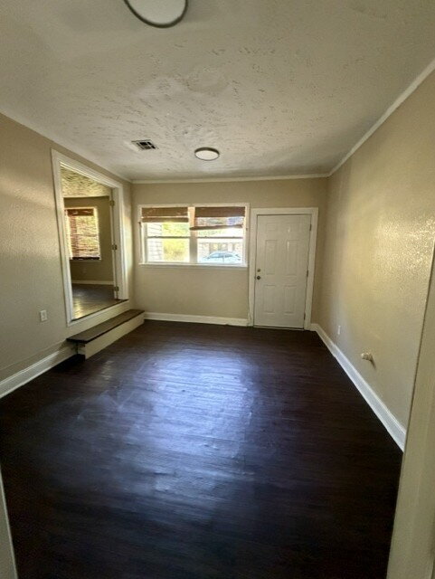 Building Photo - Move In Special! 50% Off First Months Rent