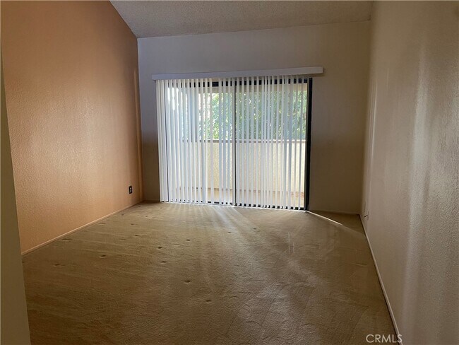 Building Photo - 844 Trinity Ln