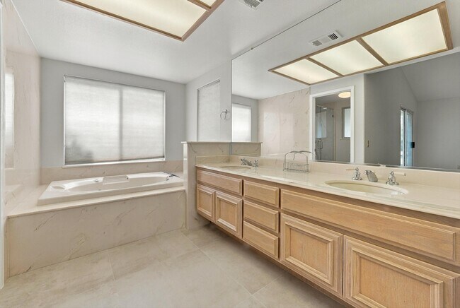 Building Photo - 75952 Kimberly Ln