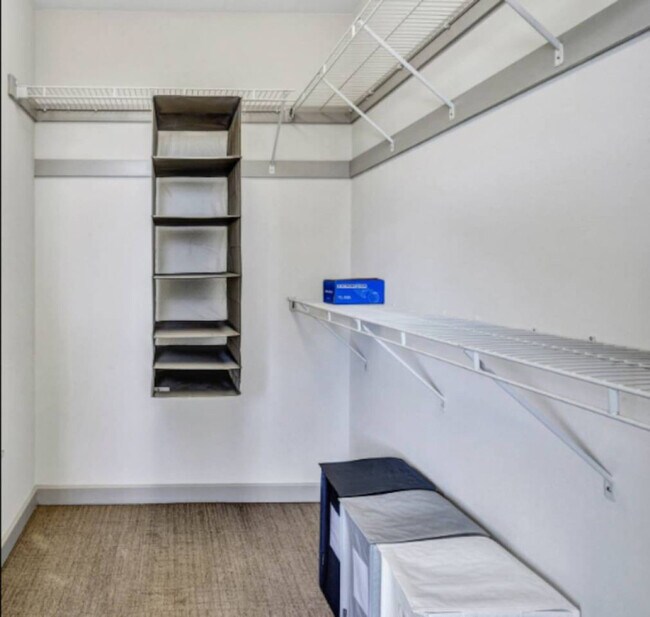 Building Photo - 1555 Elm St