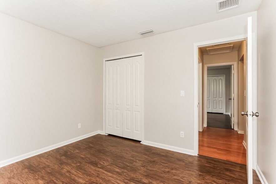 Building Photo - 14090 Crestwick Dr W