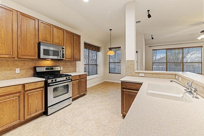 Building Photo - 2134 Paradise Ridge Dr