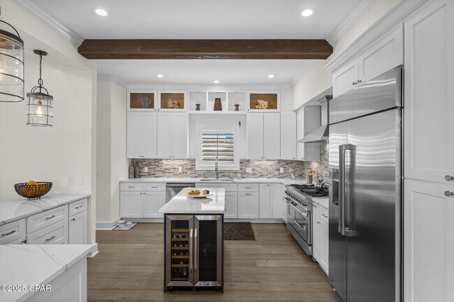 Building Photo - 407 Petrel St