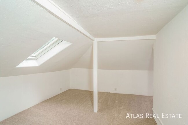 Building Photo - Charming 1 bedroom with a Bonus Room! Bran...