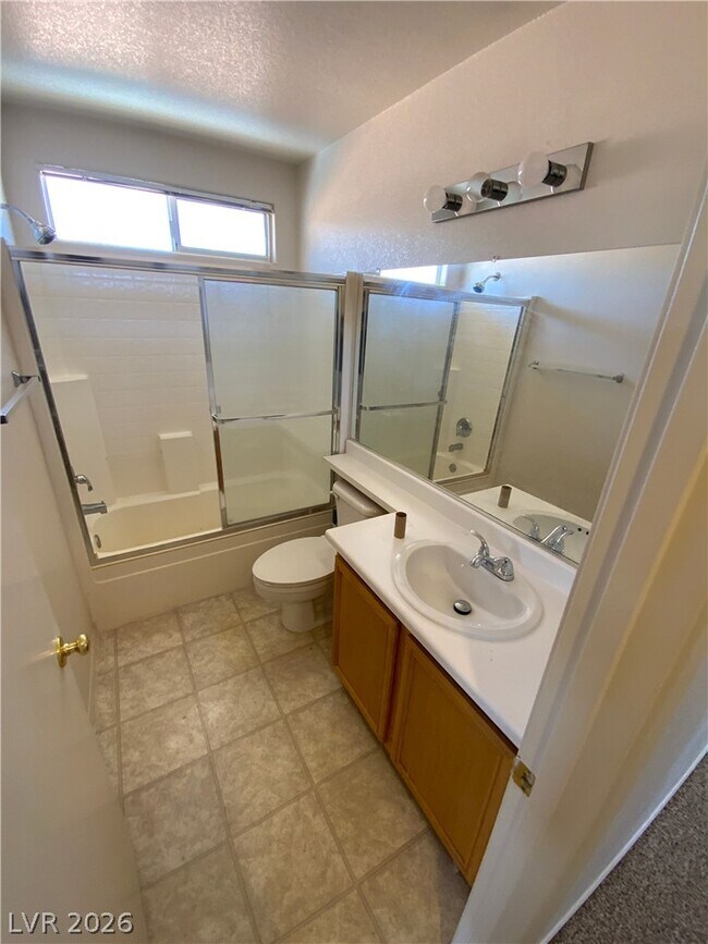 Building Photo - 2392 Predera Ave