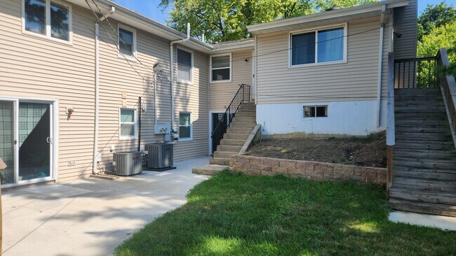 Building Photo - 229 Hickory St