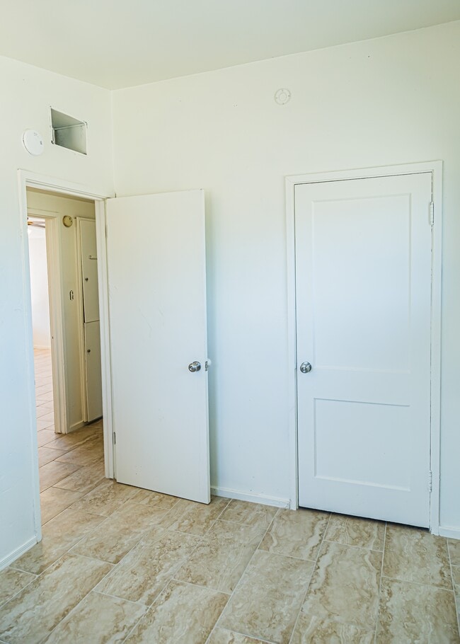 Building Photo - 2317 S Forgeus Ave