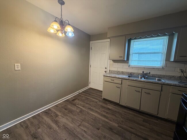 Building Photo - 2417 N Bolton Ave