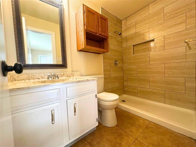 Building Photo - 2525 Dovemeadow Dr