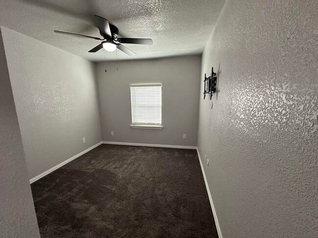 Building Photo - 4707 Midway Dr