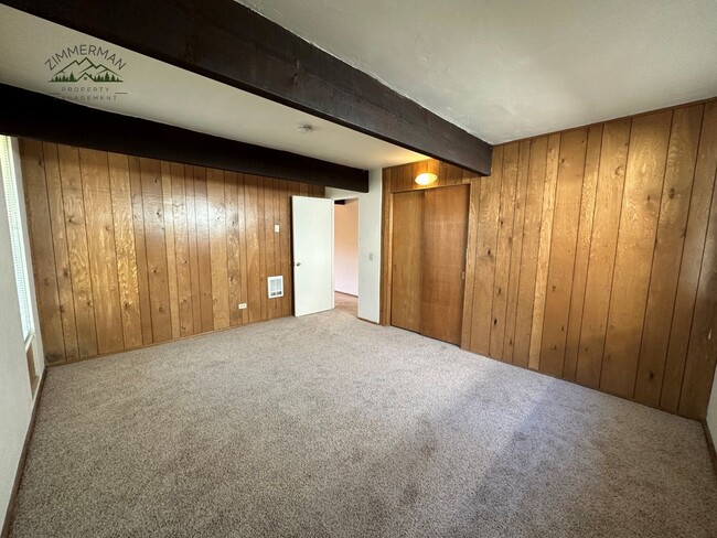 Building Photo - Mid-Century Modern 3-bedroom 2 bathrooms l...