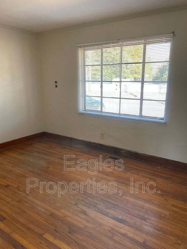 Building Photo - 1112 Beech St