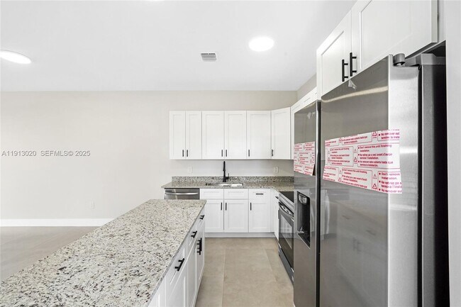 Building Photo - 4303 E 8th Ct