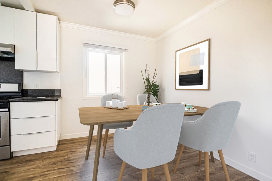 Building Photo - 14041 Moorpark St