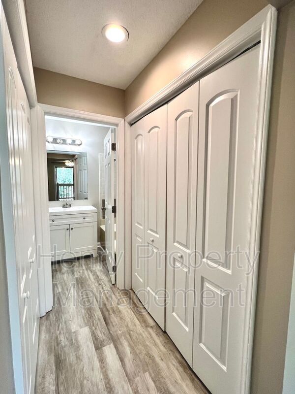 Building Photo - 833 New Kent Pl