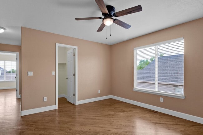 Building Photo - Beautiful home with 5 bedrooms, 3 1/2 bathrooms, 3-car garage available now!