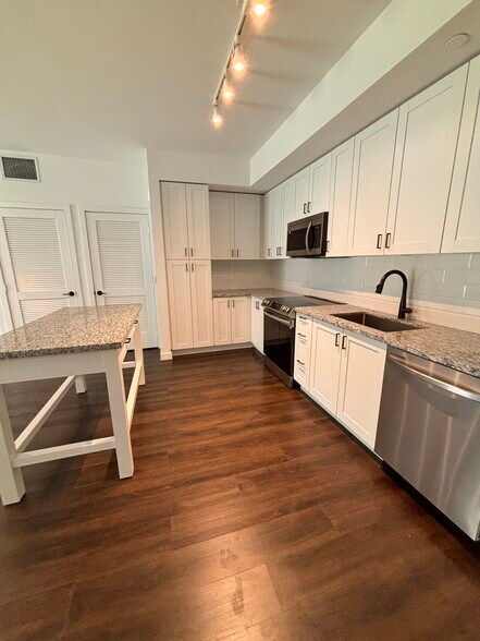 Building Photo - 1941 Fillmore St