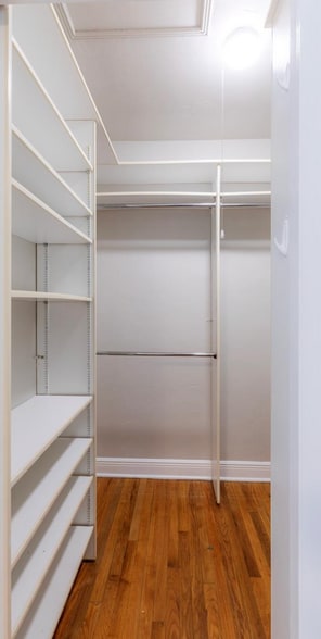 Building Photo - 1350 Mendavia Ave