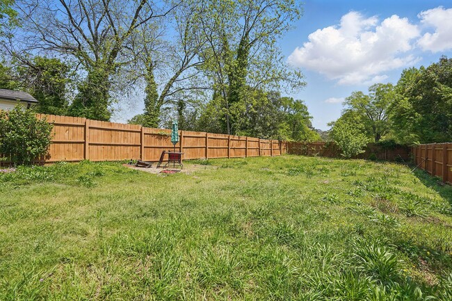 Building Photo - AVAILABLE-GREAT HOME IN THE HEART OF RALEI...