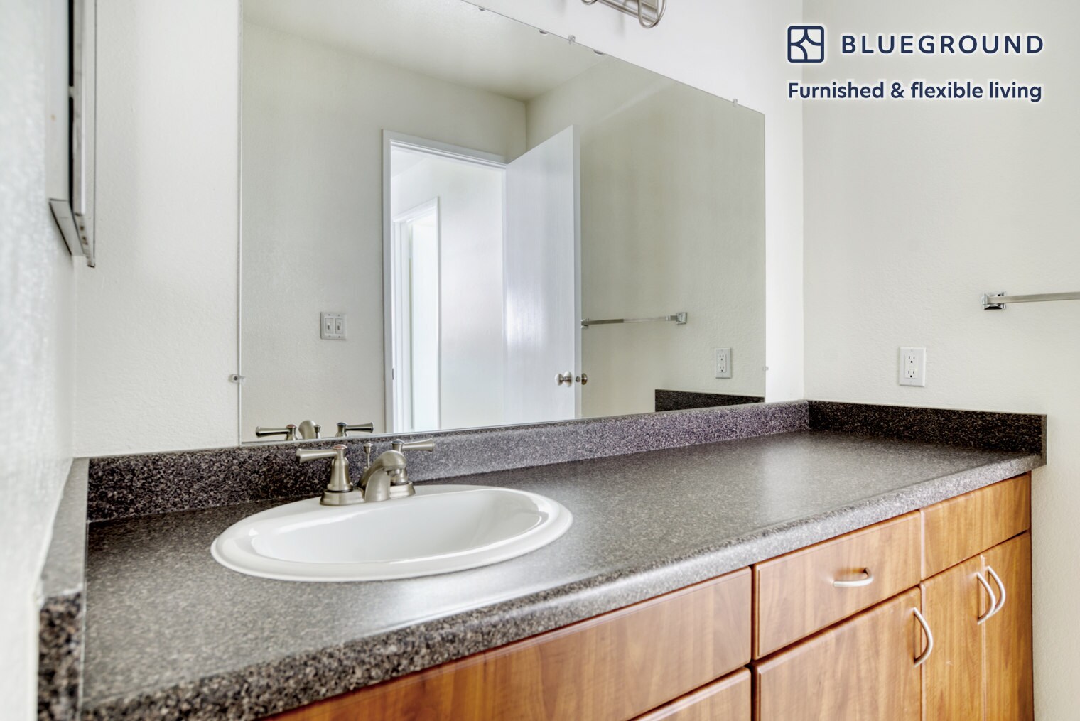 Building Photo - 1600 Villa St