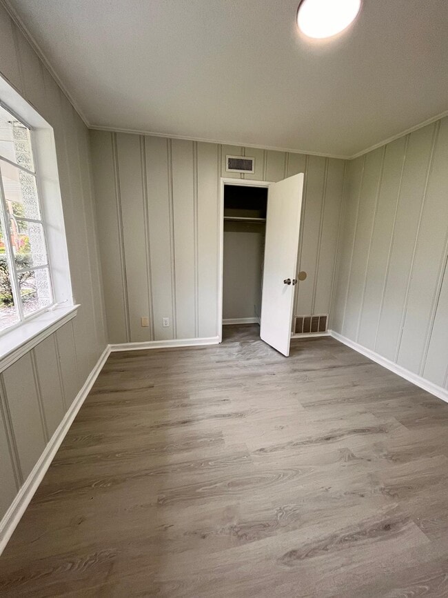 Building Photo - 962 Hanover Dr