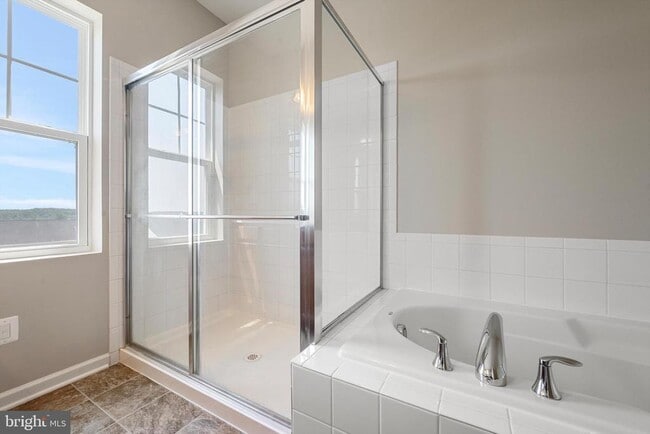 Building Photo - 303 Starry Way Dr