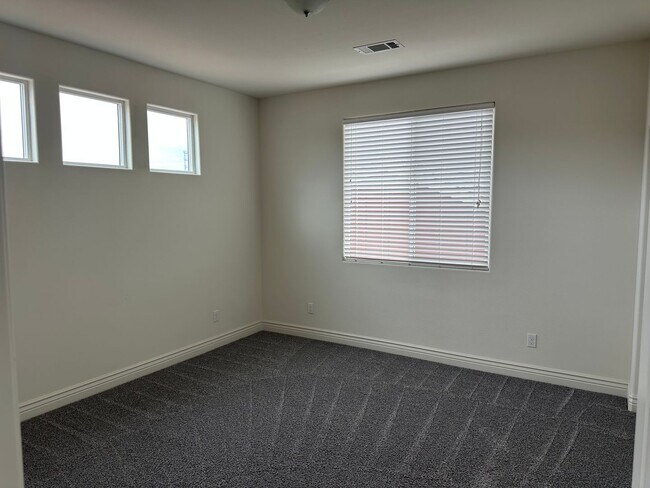 Building Photo - Just reduced! Beautiful home in templeton