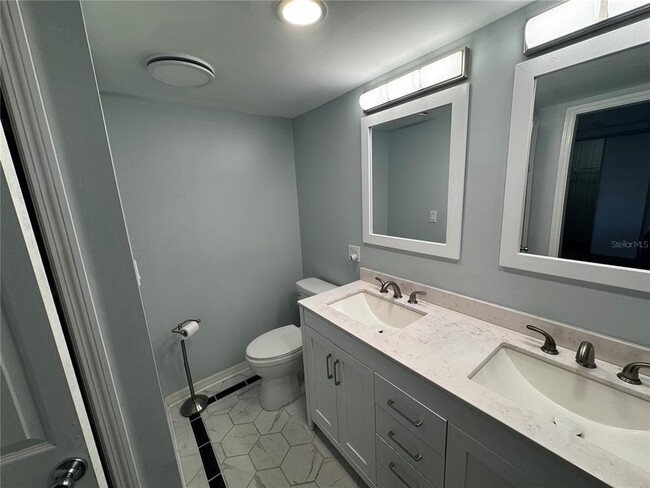 Building Photo - 1003 Oren Ave