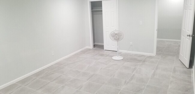 Building Photo - 307 College Dr